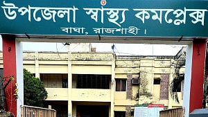 রাজশাহীতে ঝড়ে বটগাছ উপড়ে দোকানে বসা ৩ জনের মৃত্যু