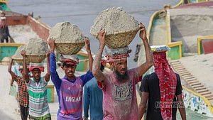Sand labourers of Turag