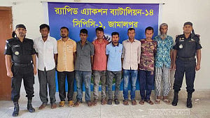 চাঁদপুরে পাসপোর্ট ‘দালাল চক্রে’র ১৬ সদস্য গ্রেপ্তার