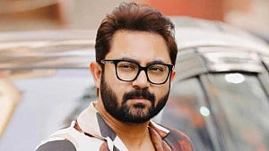 রেস্তোরাঁ মালিককে মারধর, অনুতাপে পুড়ছেন সোহম