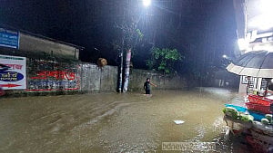 ৩ ঘণ্টার বৃষ্টিতে সিলেট নগরীতে জলাবদ্ধতা