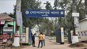 টাঙ্গাইলে জাল ভোট দেওয়ায় সহকা‌রী প্রিজাইডিং কর্মকর্তার কারাদণ্ড