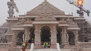 ছ’মাস না পেরোতেই অযোধ্যার রাম মন্দিরে ফাটল, চুঁইয়ে পড়ছে পানি