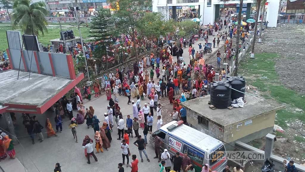অগ্নিকাণ্ডের খবর শুনে বিভিন্ন ওয়ার্ডের রোগী ও স্বজনরা ছোটাছুটি শুরু করেন।