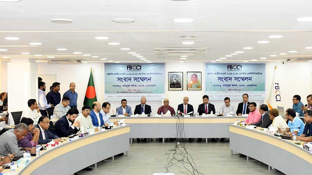 আগামী অর্থবছরের প্রস্তাবিত বাজেট নিয়ে প্রতিক্রিয়া তুলে ধরনে শনিবার সংবাদ সম্মেলনে আসে ব্যবসায়ীদের শীর্ষ সংগঠন এফবিসিসিআই নেতারা।