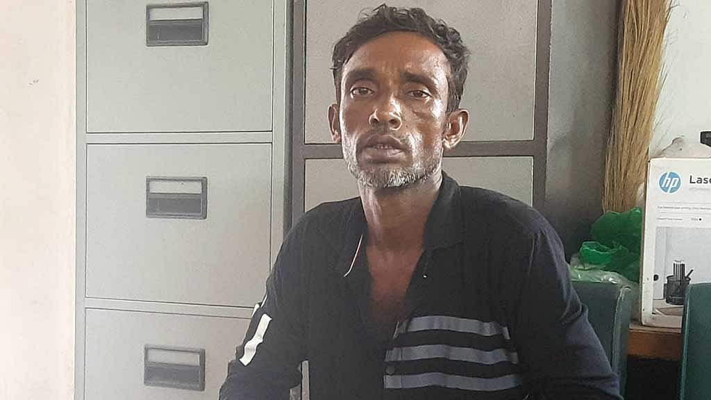 চুরি হওয়া কন্যাশিশুটির বাবা শরিফুল ইসলামের সঙ্গে বুধবার কথা হয় ঢামেক হাসপাতালে।