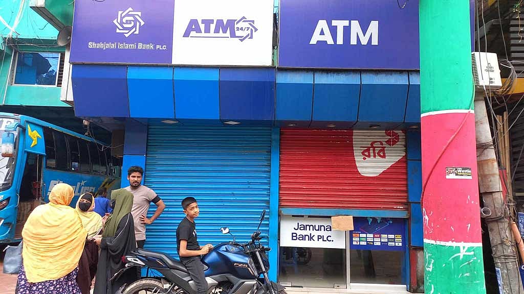 বন্ধ রাখা হয়েছে অধিকাংশ এটিএম বুথ।