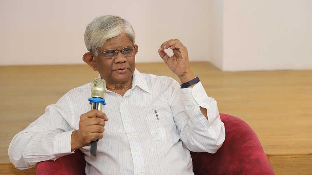 প্রথমে মহামারীর ধাক্কা, এরপর আমদানি নিয়ন্ত্রণ, দুইয়ে মিলে কর্মসংস্থানে প্রভাব পড়েছে। বাজেটে এই বিষয়ে জোর চান সালেহউদ্দিন আহমেদ।