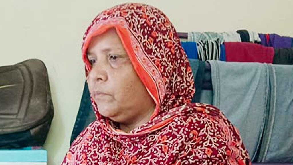 নিহত আগা করিম উদ্দিনের মা ইয়াসমিন বেগম।