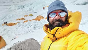‘আট হাজারি’ আরও শৃঙ্গে লাল-সবুজ ওড়াতে চান বাবর আলী