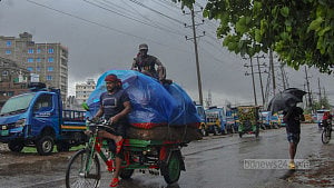 Gusty wind, rain in Dhaka