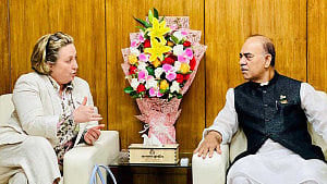 বোয়িং না এয়ারবাস, মন্ত্রী বললেন, দেশের জন্য যেটা ভালো হয়