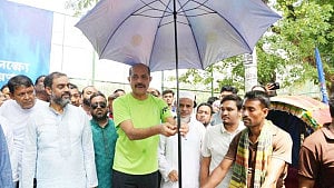 গরমে বস্তিবাসীদের স্বস্তি দিতে ৯টি কুলিং জোন করবে ডিএনসিসি