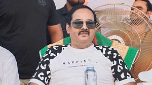 শিল্পী সমিতির সম্পাদক পদে ডিপজলের দায়িত্ব পালনে নিষেধাজ্ঞা