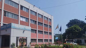 Police, ‘robbers’ trade fire on Meghna