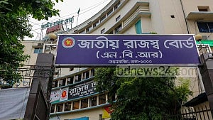 যৌথ বাহিনীর অভিযানে ৩২ কোটি টাকার সিগারেট-স্ট্যাম্প জব্দ