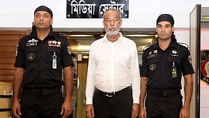‘খেলোয়াড়দের ভালো অবস্থানে নেওয়ার কথা বলে ধর্ষণ করে আসছিলেন নিউটন’