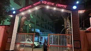 চট্টগ্রামে রাস্তায় আলপনা আঁকার সময় গাড়িচাপায় যুবকের মৃত্যু