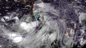 সাগরে ঘূর্ণিঝড় রেমাল, বন্দরে বিপৎসংকেত