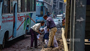 Potholes add to commuter woes