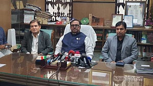চাষির বাড়ি গিয়ে ধানের আর্দ্রতা মাপার নির্দেশ খাদ্যমন্ত্রীর