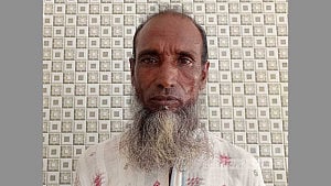 আগে ফিরেছিলেন বাঘের থাবা থেকে, এবার কুমিরের