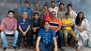 এক নির্মাতার সিনেমায় অভিনয়ে আরেক পরিচালক, সঙ্গে তারকা বাহিনী