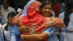 এসএসসির ফল: উচ্ছ্বাস, উদযাপনে এগিয়ে যাওয়ার প্রত্যয়