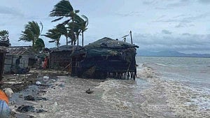নিম্নচাপ: সারাদেশে বৃষ্টির আভাস, ১৫ জেলায় জলোচ্ছ্বাসের শঙ্কা