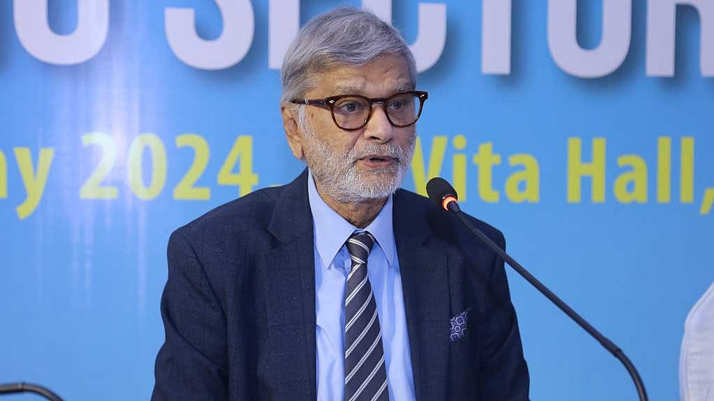 সাবেক পরিকল্পনা মন্ত্রী এম এ মান্নান বক্তব্য দেন সেমিনারে।