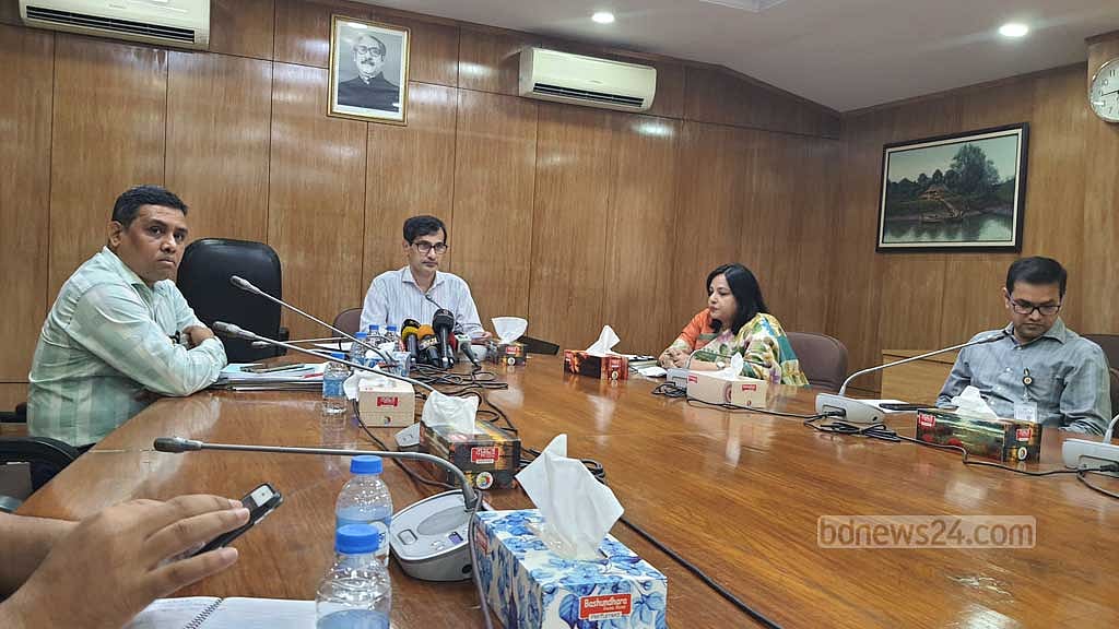 বুধবার সচিবালয়ে অর্থনৈতিক বিষয় সংক্রান্ত মন্ত্রিসভা কমিটির বৈঠকে বাণিজ্য মন্ত্রণালয়ের রপ্তানি নীতি (২০২৪-২০২৭) এর খসড়া অনুমোদন করা হয়।
