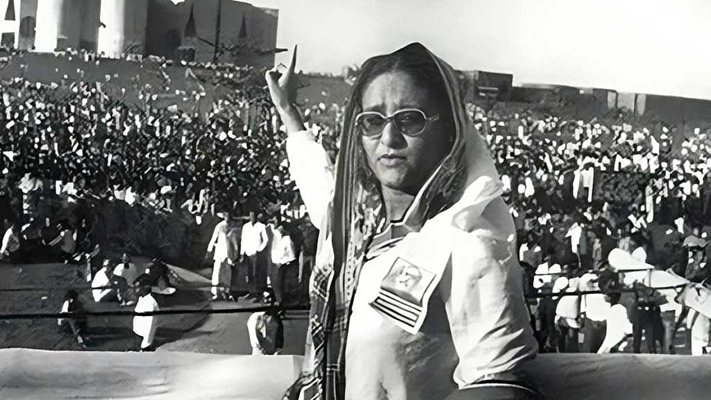 আশির দশকে মানিক মিয়া এভিনিউয়ে এক জনসভায় আওয়ামী লীগ সভাপতি শেখ হাসিনা। ছবি: আওয়ামী লীগ ওয়েবসাইট