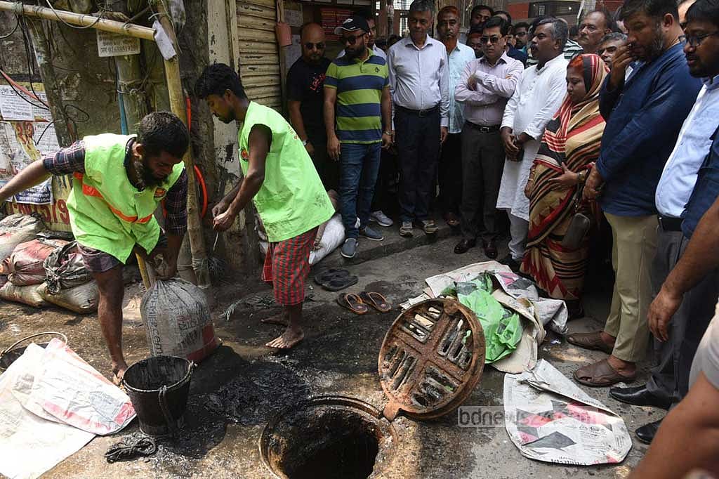 মেয়র তাপস জানিয়েছেন, তারা এইডিসের লার্ভা নিধনে স্কুল, কলেজ, বিশ্ববিদ্যালয় ও সরকারি-আধা সরকারি স্থাপনায় অভিযান চালাবেন। এরপর থেকে লার্ভা পাওয়া গেছে তাদের দায়িত্ব