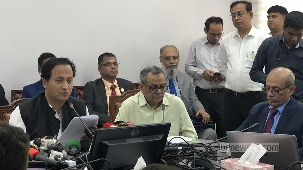 সংবাদ সম্মেলনে শিক্ষামন্ত্রী মহিবুল হাসান চৌধুরী নওফেল।