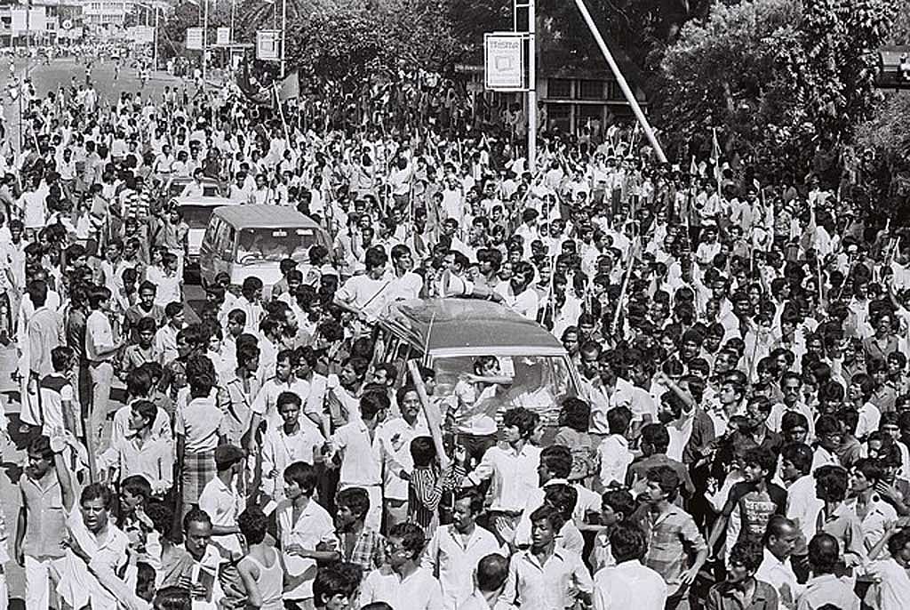 ১৯৮৭ সালের ১০ নভেম্বর শেখ হাসিনার গাড়ির সামনেই ছিলেন নূর হোসেন। 
