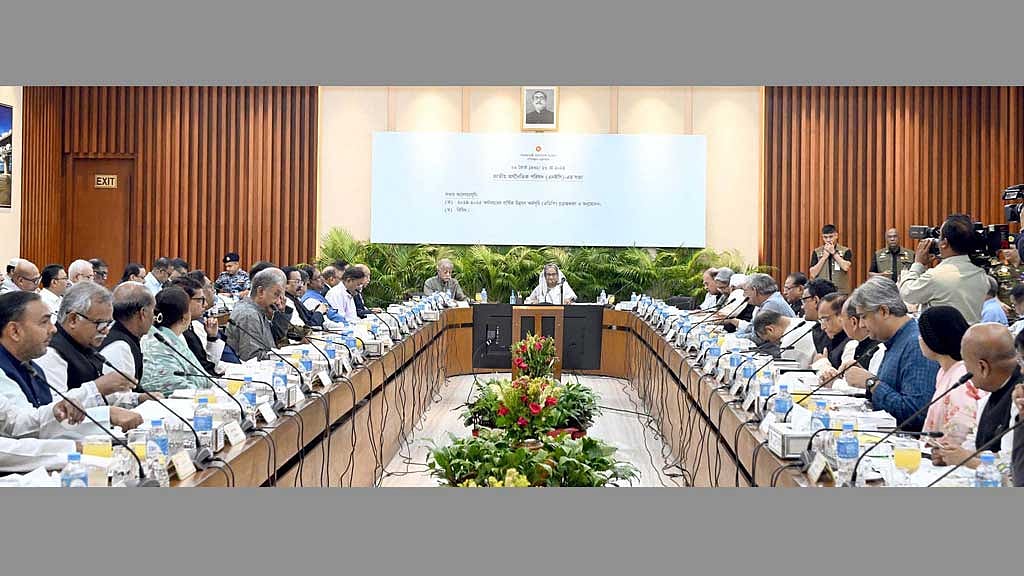রাজধানীর শেরেবাংলা নগরে এনইসি সম্মেলন কক্ষে বৃহস্পতিবার জাতীয় অর্থনৈতিক পরিষদের (এনইসি) সভায় সভাপতিত্ব করেন প্রধানমন্ত্রী শেখ হাসিনা। ছবি: পিআইডি।