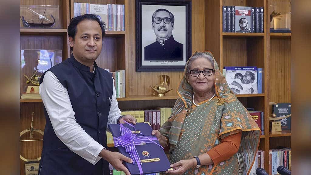 প্রধানমন্ত্রী শেখ হাসিনা রোববার সকালে গণভবনে মাধ্যমিক ও সমমানের ফলাফল প্রকাশের আনুষ্ঠানিকতা সারেন। 