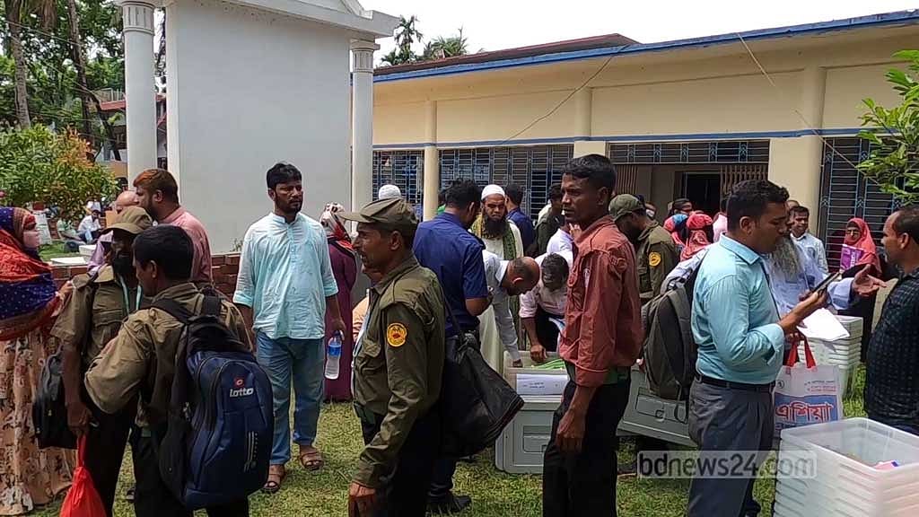 ভোটের সামগ্রী সোমবারই পৌঁছে দেওয়া হয়েছে কেন্দ্রে কেন্দ্রে