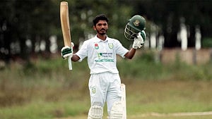 অমিতের প্রথম দ্বিশতক, গালিবের শতক