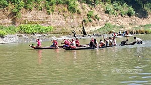 ১৫ বছর পর বান্দরবানের সাঙ্গু নদীতে হল নৌকা বাইচ