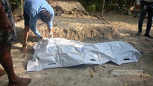 বৈষম্যবিরোধী আন্দোলনে গুলিবিদ্ধ পোশাক শ্রমিকের লাশ উত্তোলন
