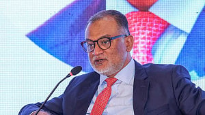 বিমানের বোর্ড পুনর্গঠন, চেয়ারম্যান হলেন রুমি এ হোসেন