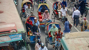 প্রধান সড়কে থেমে নেই ব্যাটারি রিকশা