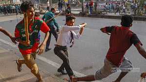 Auto-rickshaw drivers protest across Dhaka