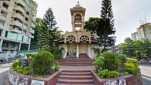 রাত ১০টায় চেরাগী পাহাড়ে দোকান বন্ধের নির্দেশ পুলিশের