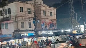 ‘যৌনকর্মী’ খেদানোর নামে তল্লাশি, জনরোষে দুই শিক্ষার্থী