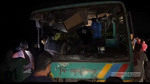ধামরাইয়ে বাস-ট্রাক মুখোমুখি, ৪ পোশাক শ্রমিক নিহত