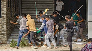 শিক্ষার্থীদের ‘আটকে রাখতে’ সহশিক্ষায় জোর দেওয়ার নির্দেশ