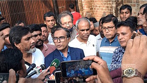পিকনিক বাস বিদ্যুৎস্পৃষ্টে তিন ছাত্রের মৃত্যু: যা বলছে বিশ্ববিদ্যালয় কর্তৃপক্ষ