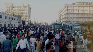 বেতন পেলেন গাজীপুরের টিএনজেড গ্রুপের শ্রমিকরা, শনিবার খুলবে কারখানা